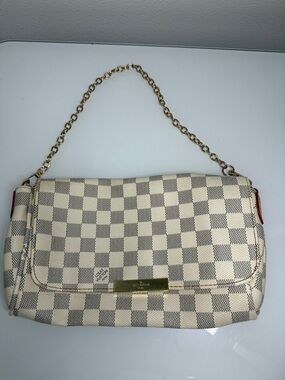 Checkered Flap Shoulder Bag with Gold Chain – Cream/Grey